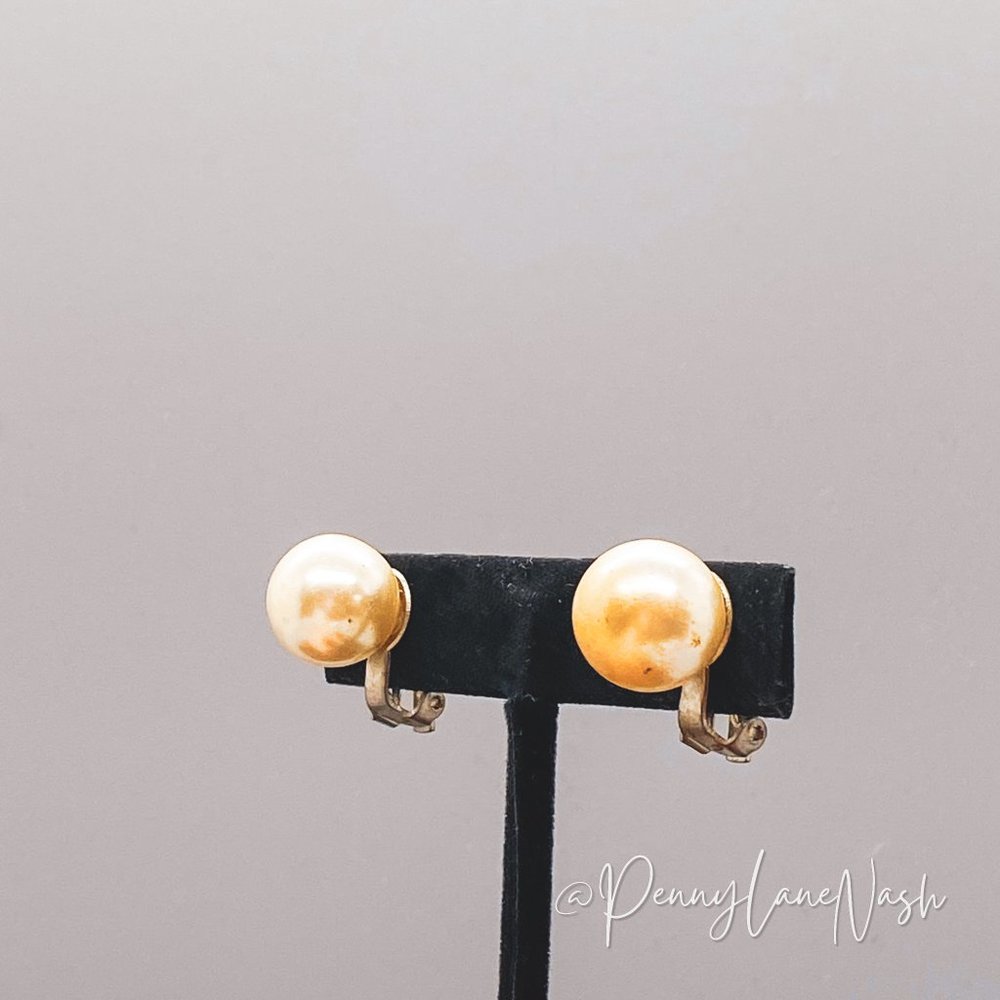 Vintage Single Off White Pearl Stud Earrings - Picture 8 of 8